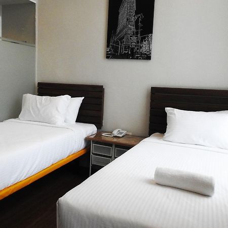 The Riverbank Hotel Kuantan Exterior photo