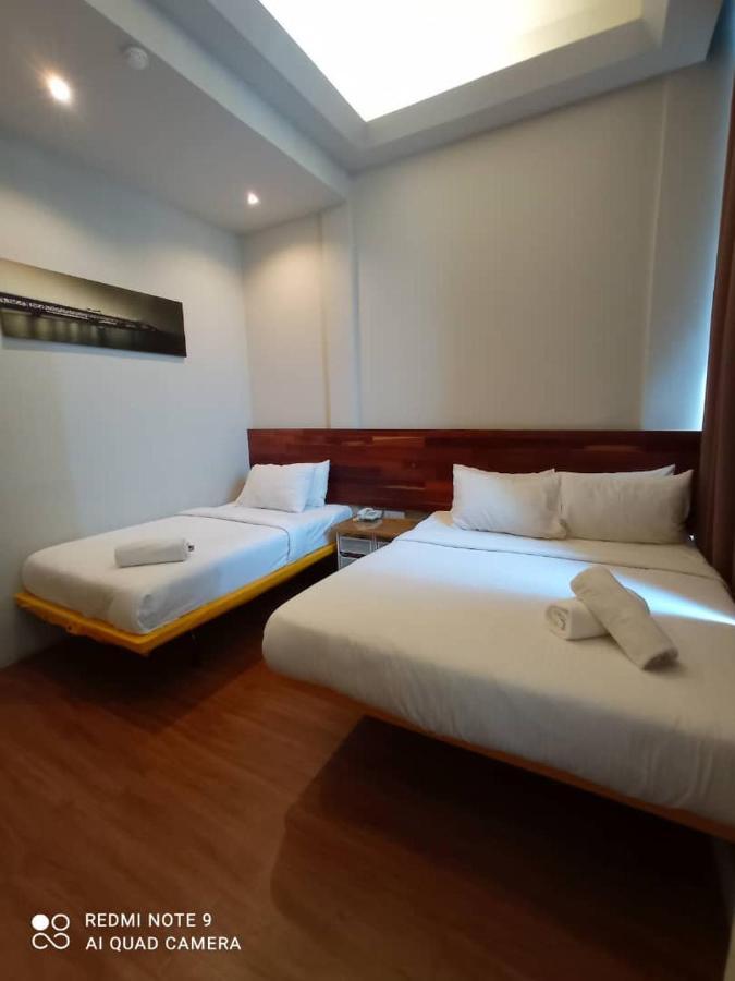 The Riverbank Hotel Kuantan Exterior photo
