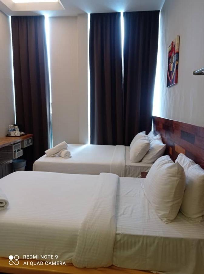 The Riverbank Hotel Kuantan Exterior photo
