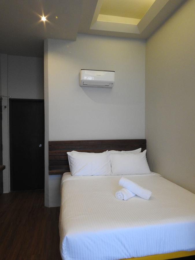 The Riverbank Hotel Kuantan Exterior photo