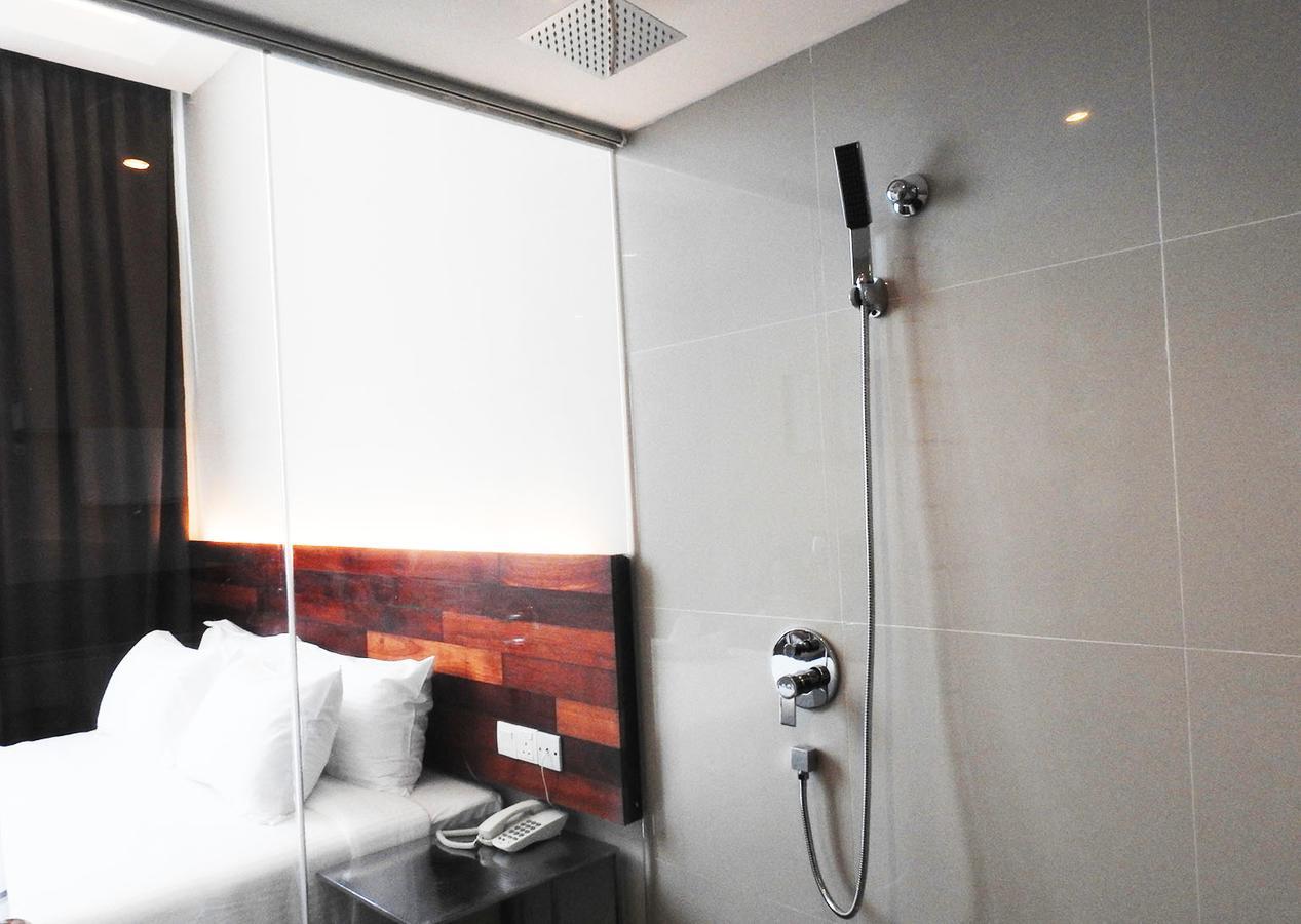 The Riverbank Hotel Kuantan Exterior photo