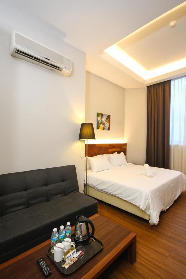 The Riverbank Hotel Kuantan Exterior photo