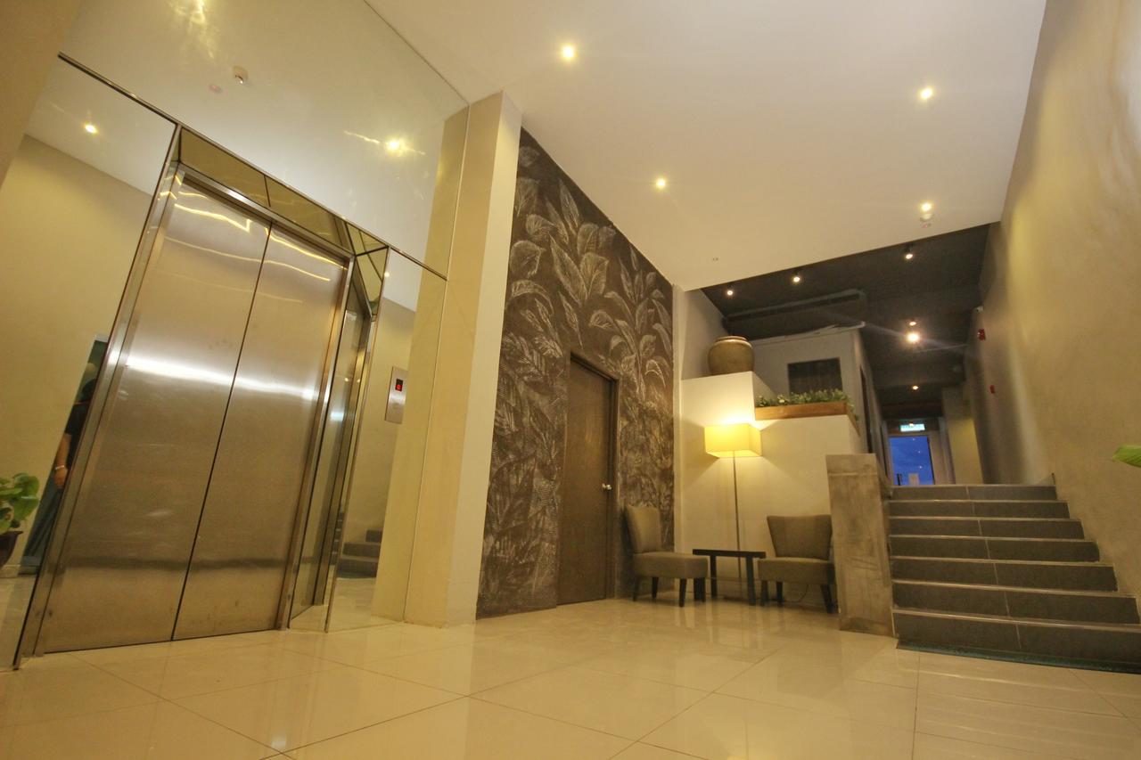 The Riverbank Hotel Kuantan Exterior photo